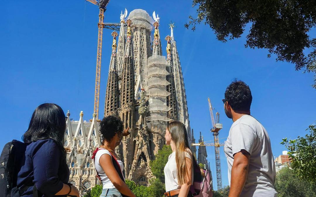 Combo: Park Güell + Sagrada Familia Skip-the-Line Guided Tour Gallery Image