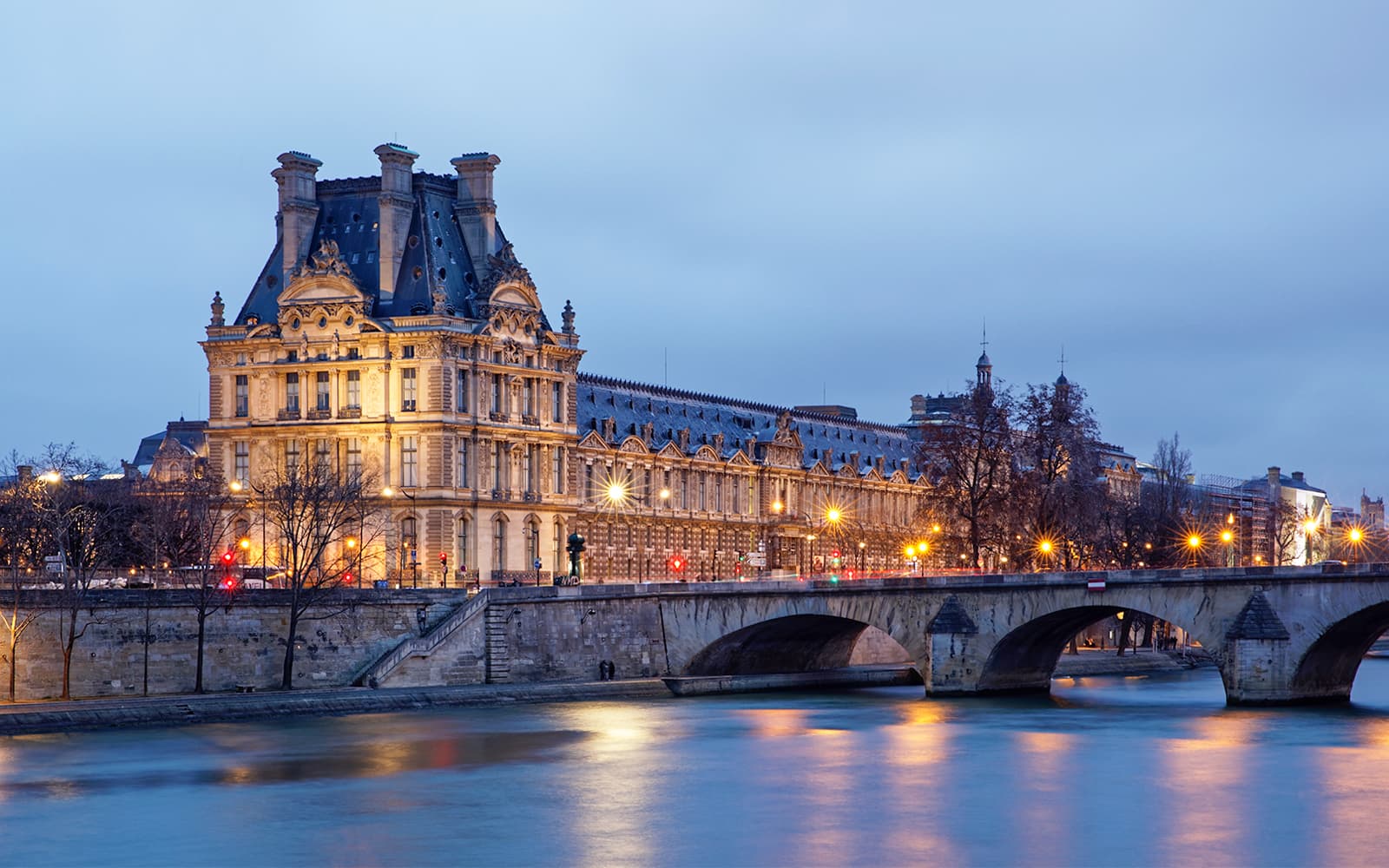 1-Hour Paris Illuminated Evening Sightseeing Cruise Gallery Image