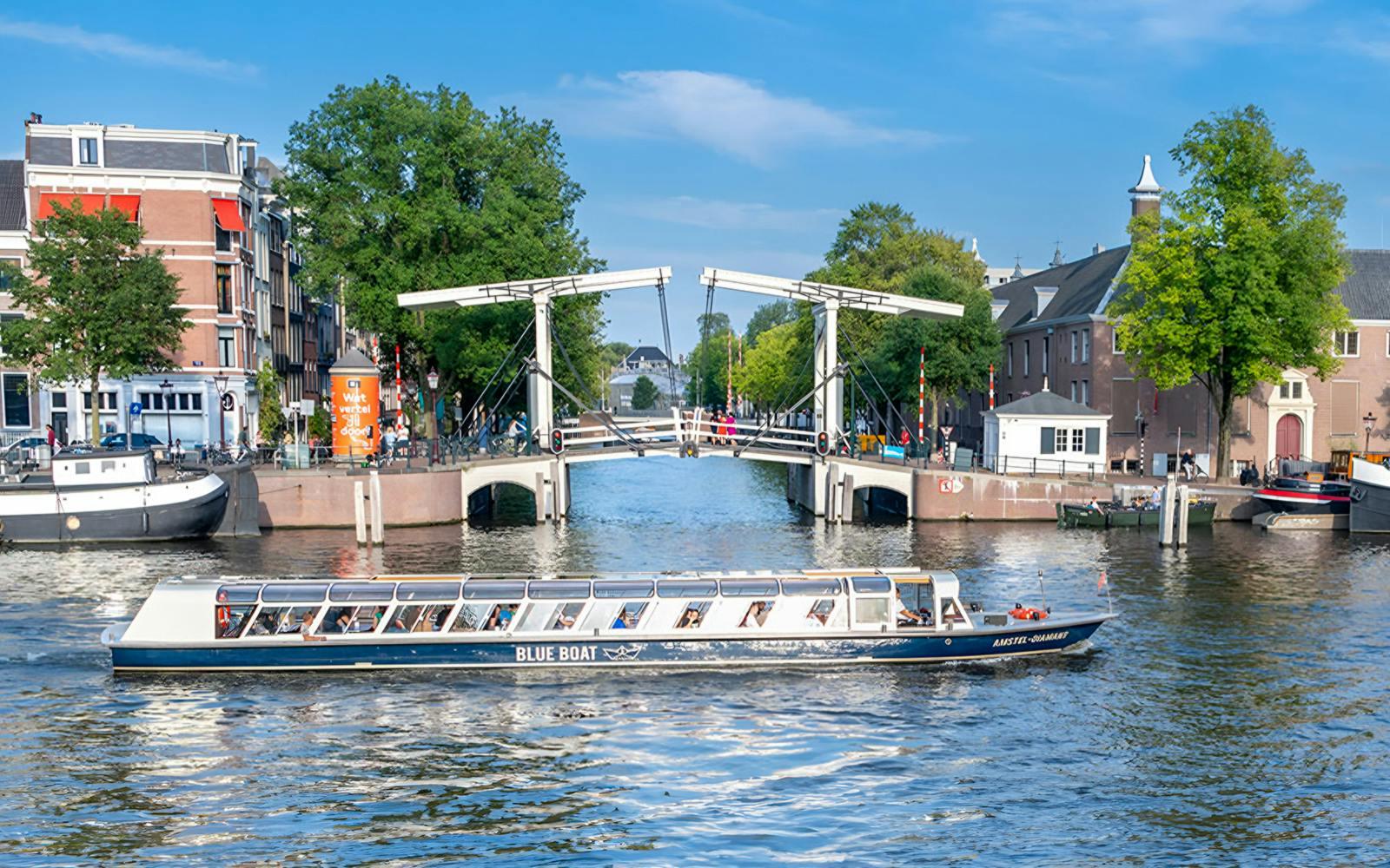Amsterdam: 75-Min City Canal Cruise on Closed Heated Boat
