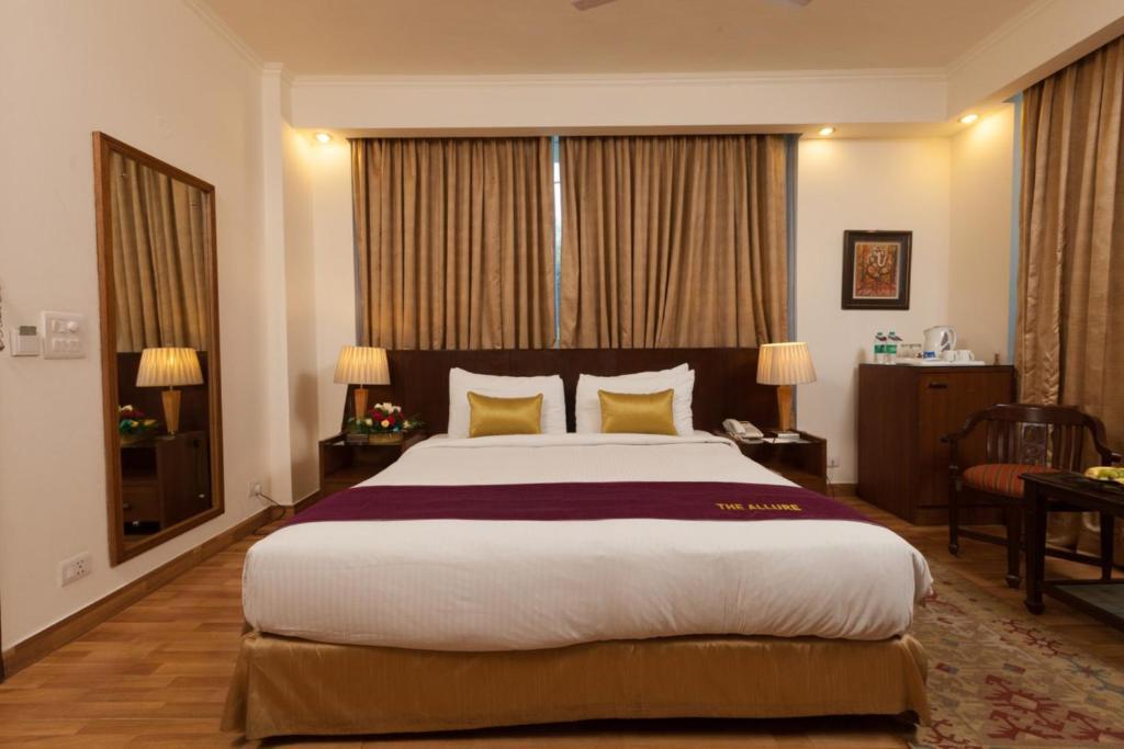 a bed room with sofa at goodwill hotel new in delhi
