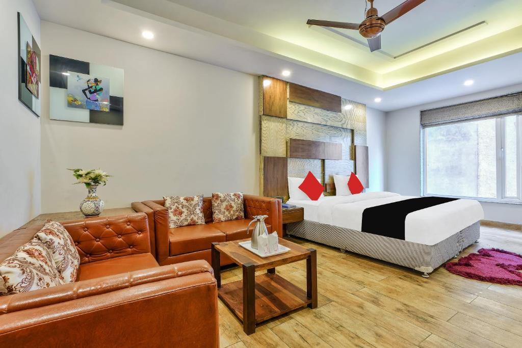 Staybook Hotel Nitya Maharani image 1