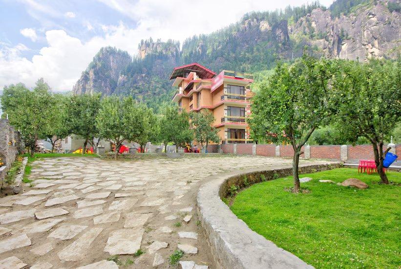 Maxwell Stays Manali image 2