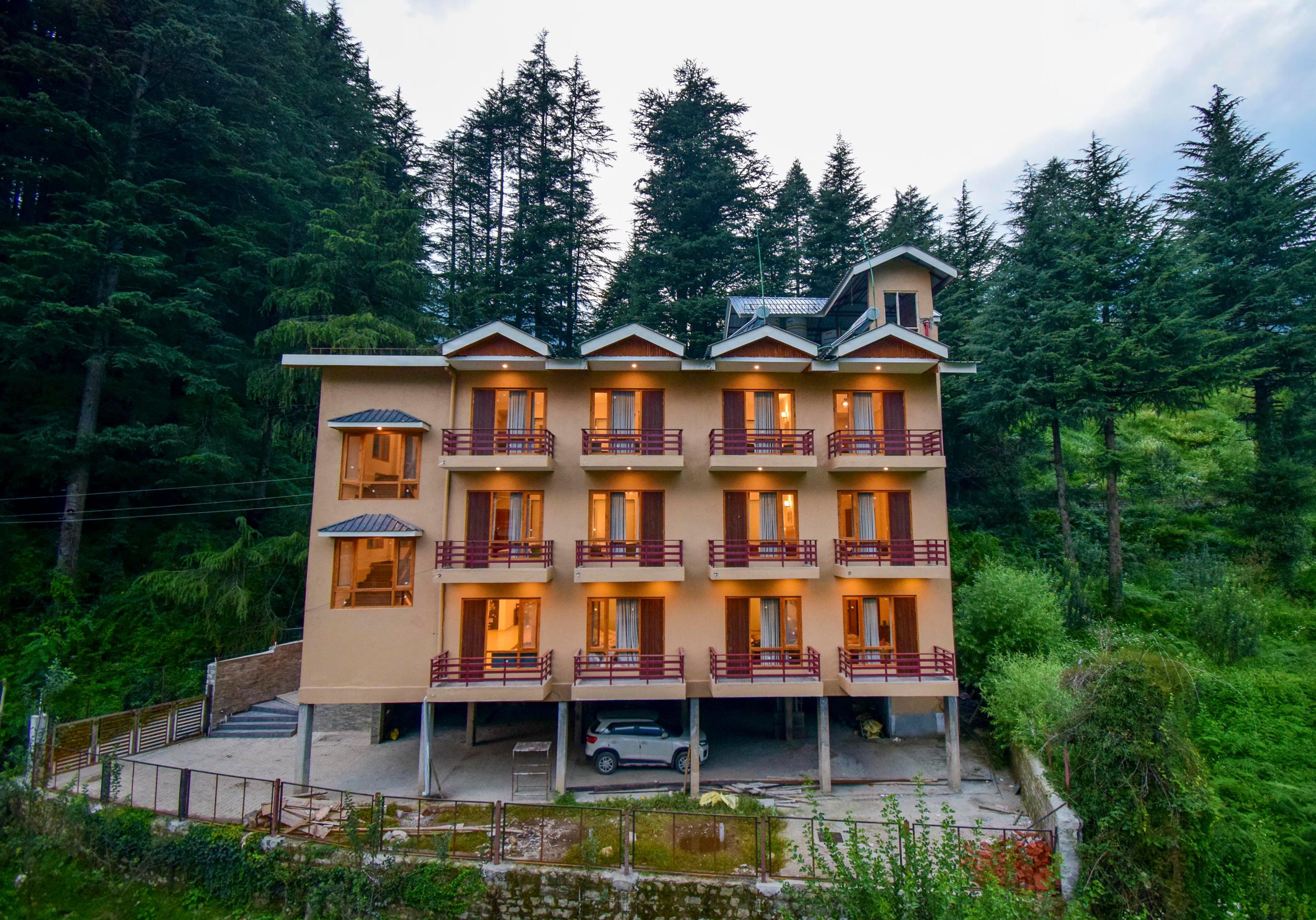 The White Hill Resort - ( Near Mall Road )