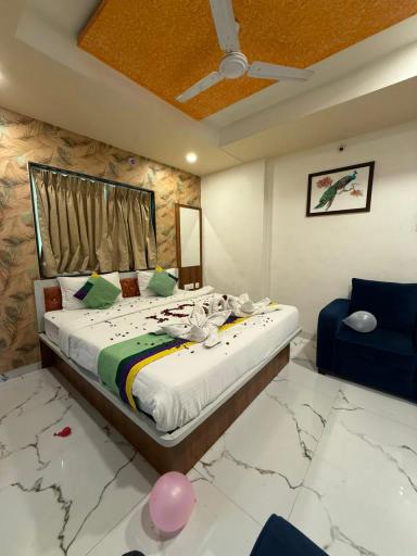 hotel room main image