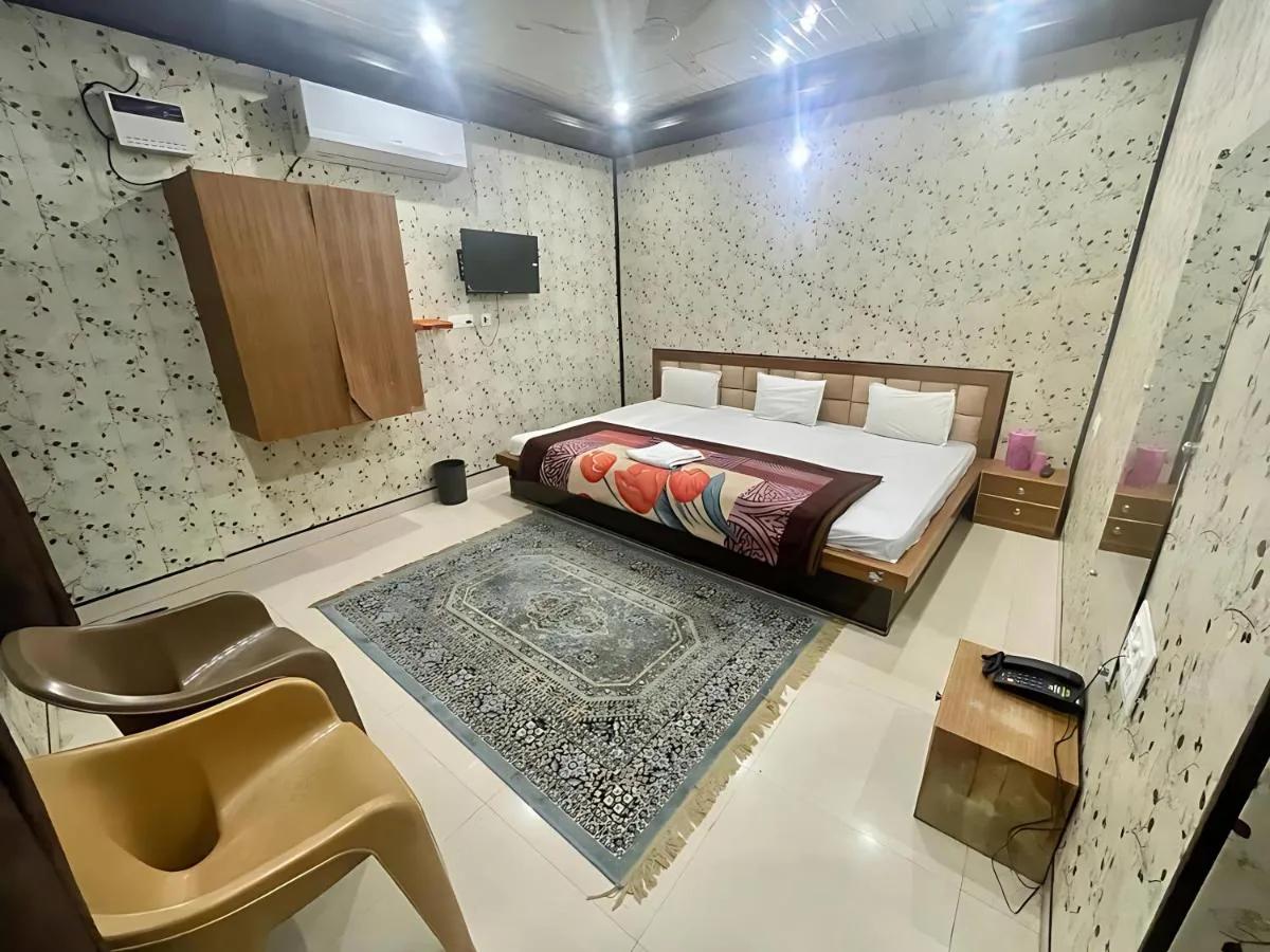 Hotel Awadh Vilas image 1