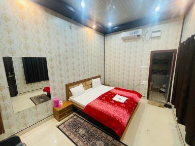 hotel room main image