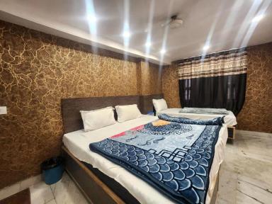 hotel room main image