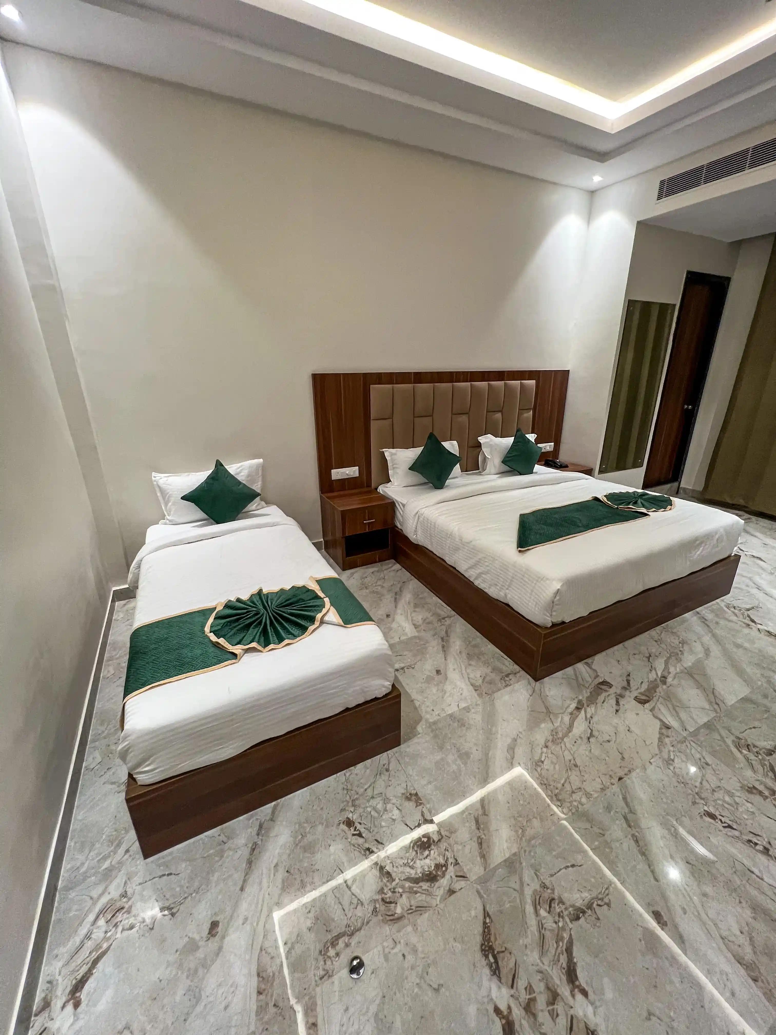 HOTEL RATAN ELITE image 4