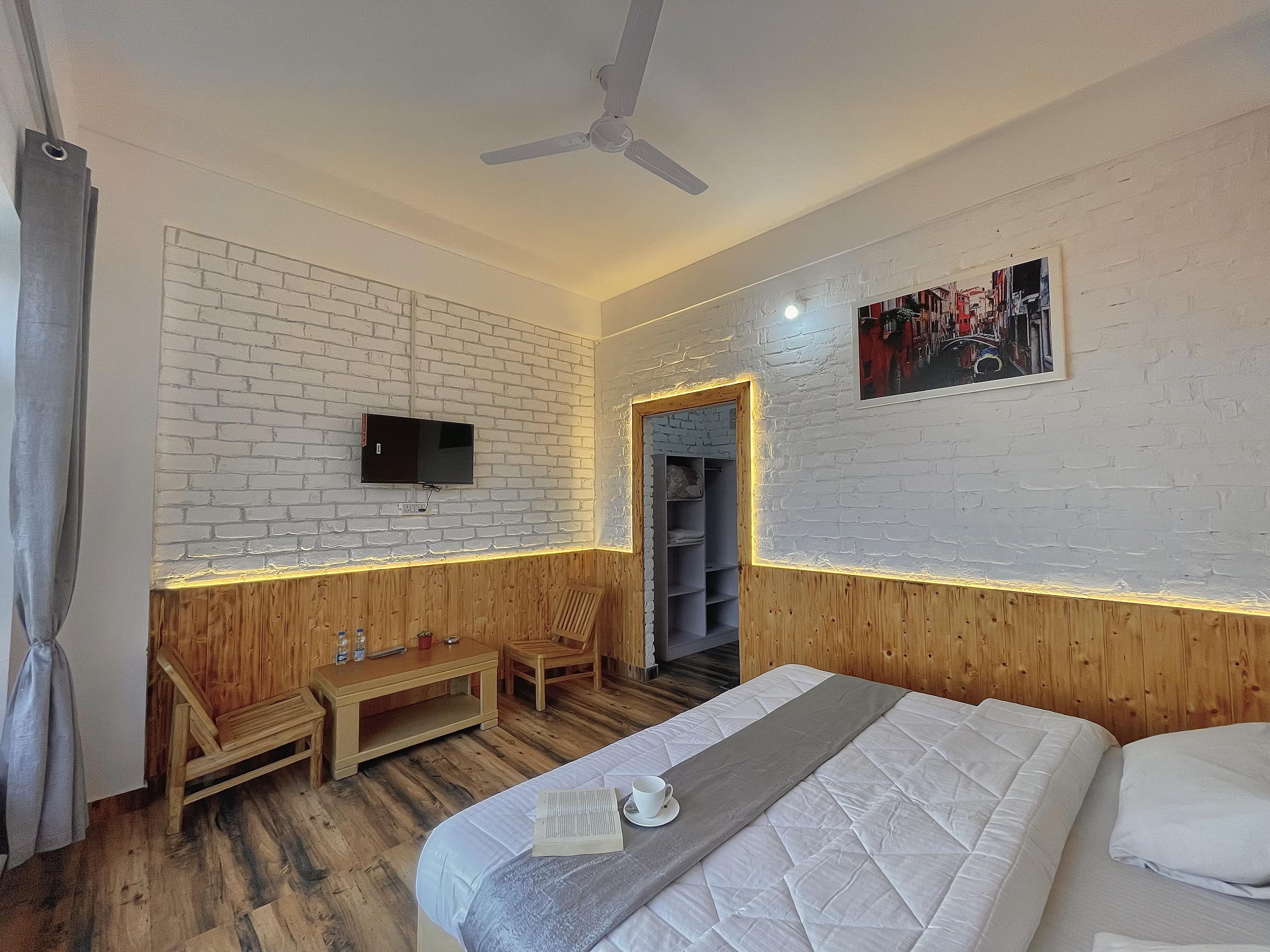 High and Seek Homestay| Mountain-facing Rooms image 3