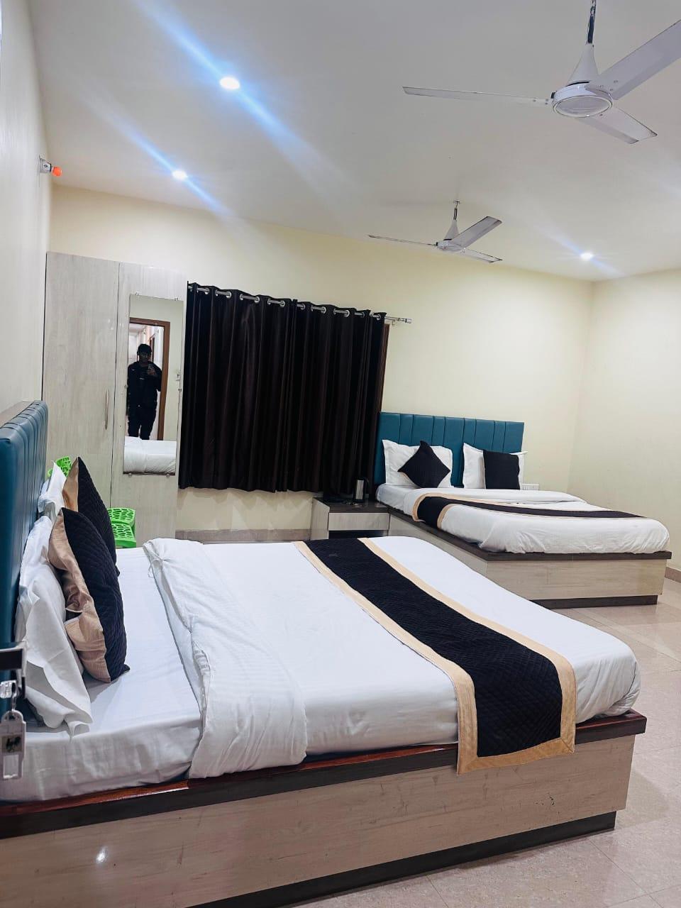 Hotel Medhya Grand image 2
