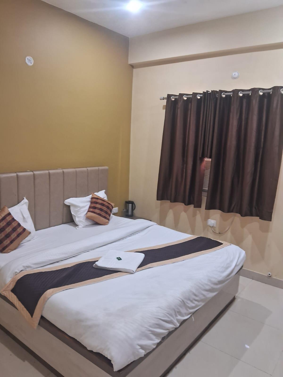 Hotel Medhya Grand image 1