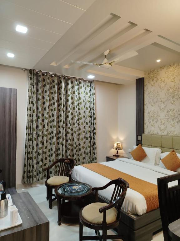 Hotel Ozas Grand - INFRONT OF BHU TRAUMA CENTER image 3