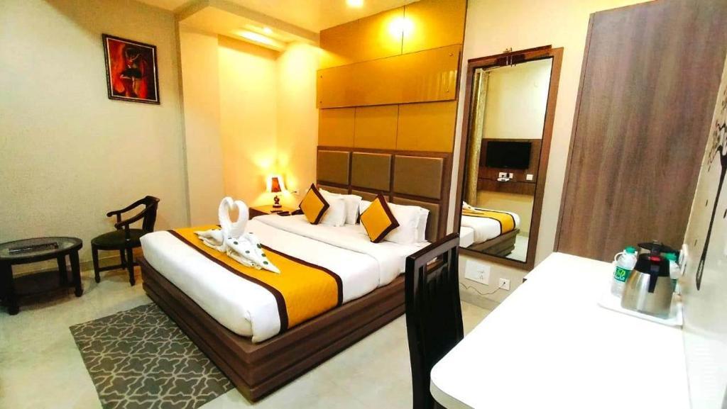 Hotel Ozas Grand - INFRONT OF BHU TRAUMA CENTER image 2