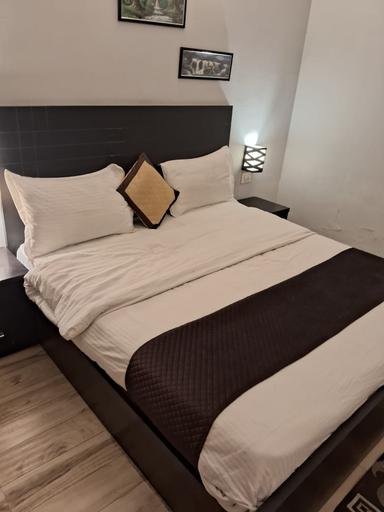 hotel room main image