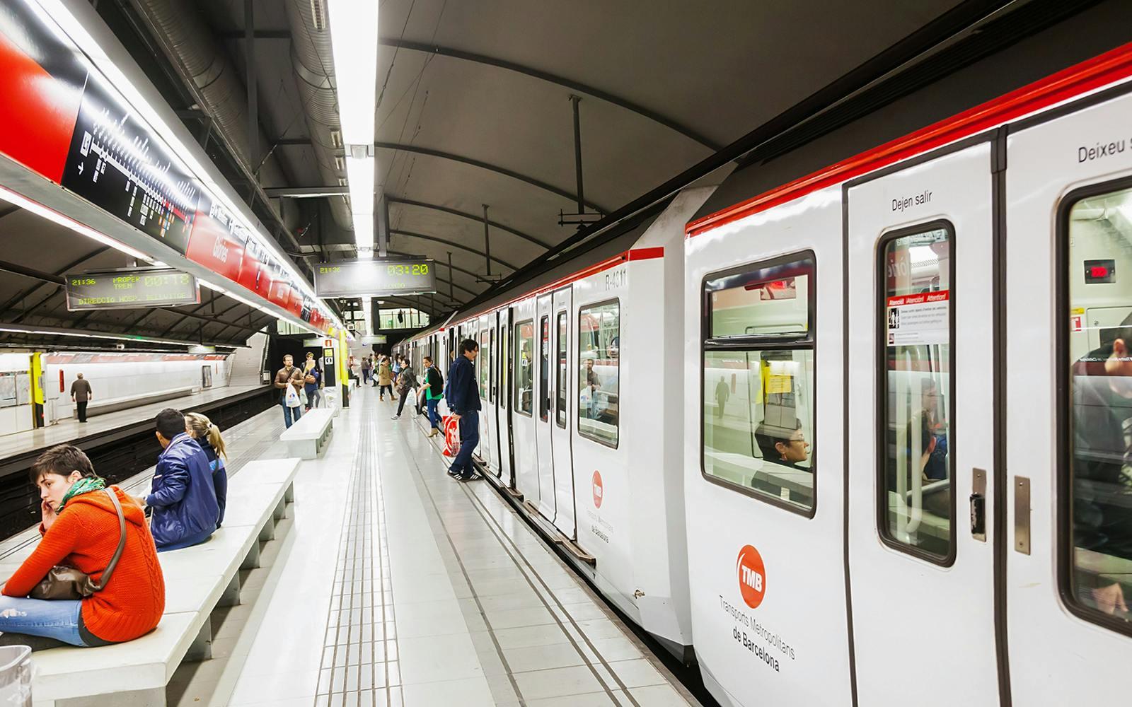 Hola Barcelona Travel Card: Unlimited Public Transportation Image 6 Hola Barcelona Travel Card: Unlimited Public Transportation Gallery Image