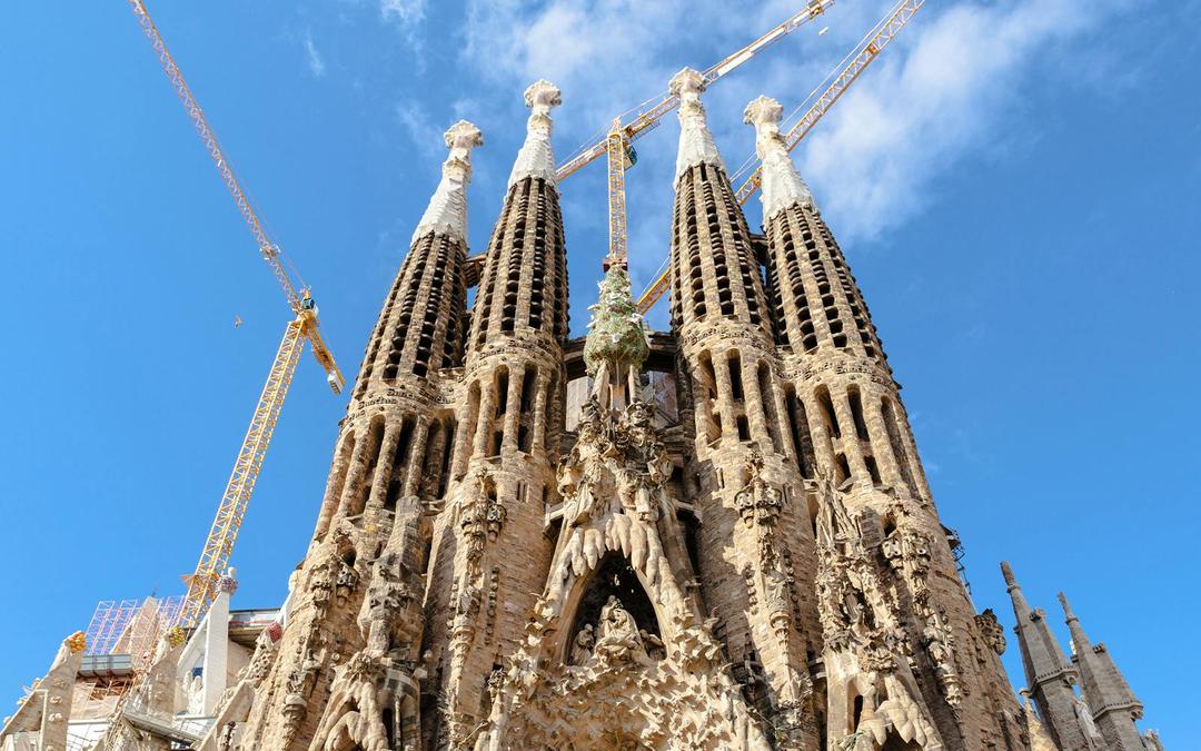 Sagrada Familia Fast-Track Guided Tour Image 2 Sagrada Familia Fast-Track Guided Tour Gallery Image