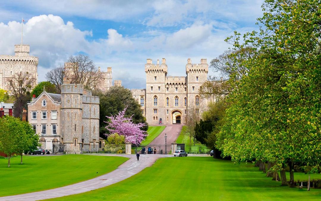 From London: Windsor Castle Half-Day Tour Image 1 From London: Windsor Castle Half-Day Tour Gallery Image