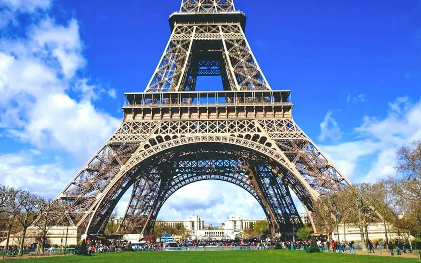 Eiffel Tower Dedicated Reserved Summit Access by Elevator Image 5 Eiffel Tower Dedicated Reserved Summit Access by Elevator Gallery Image